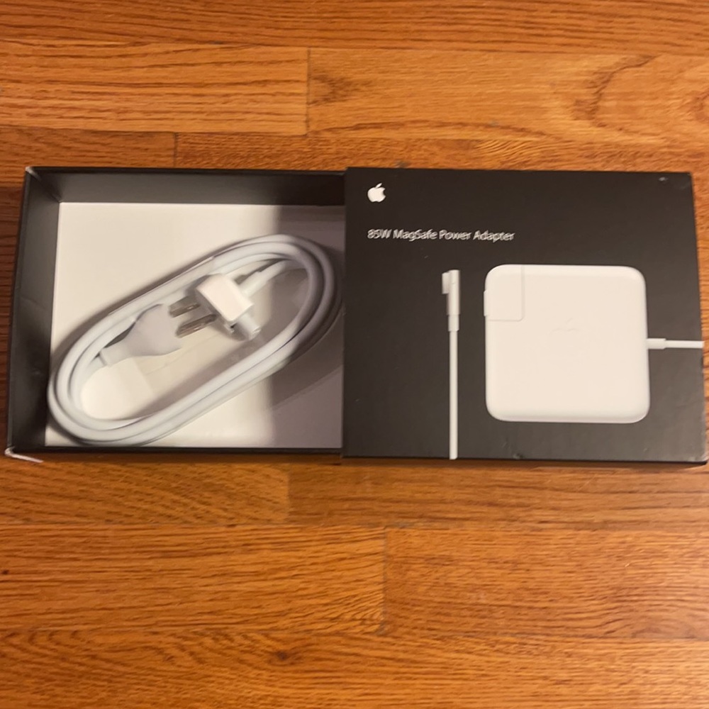 Apple 85W MagSafe Power Adapter